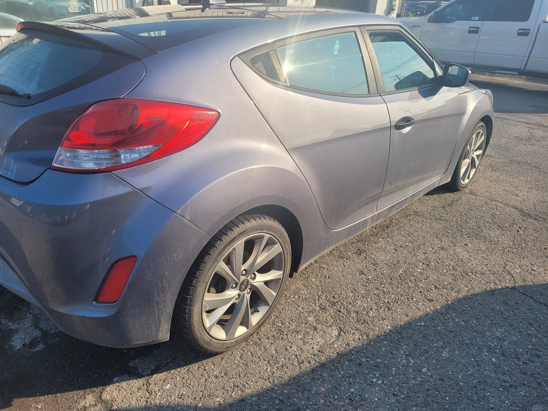 Hyundai Veloster 2017 - Image 2
