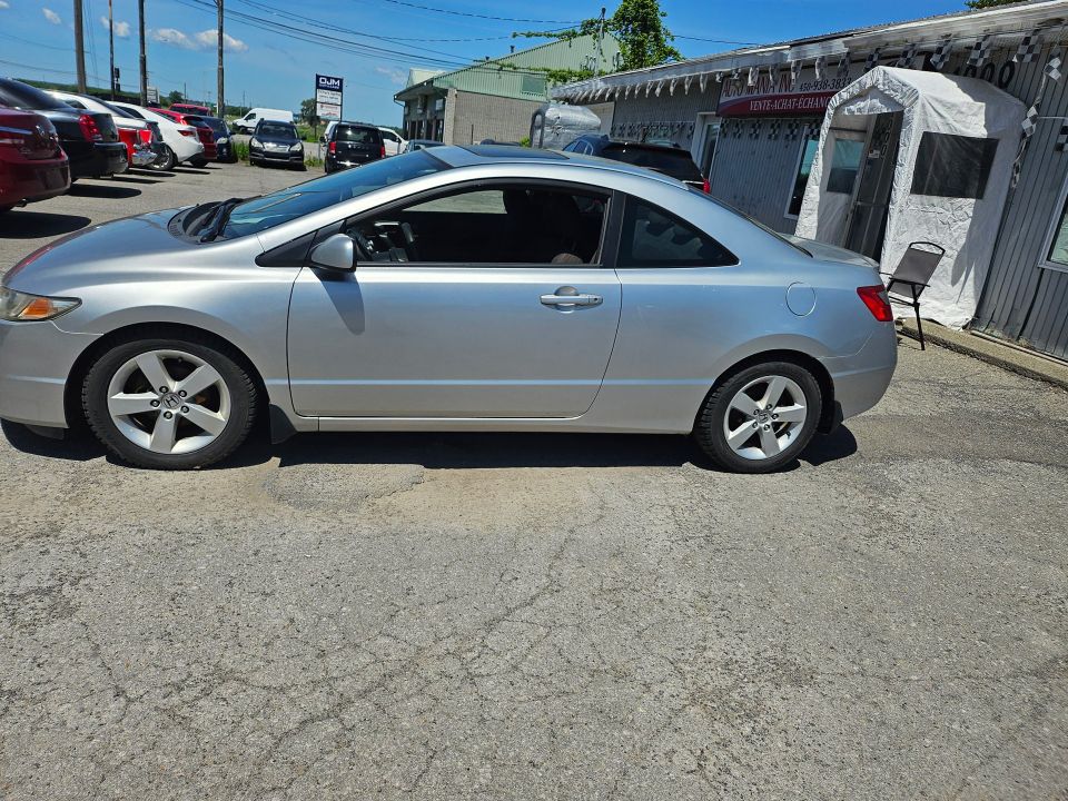 Honda Civic 2009 - Image 2
