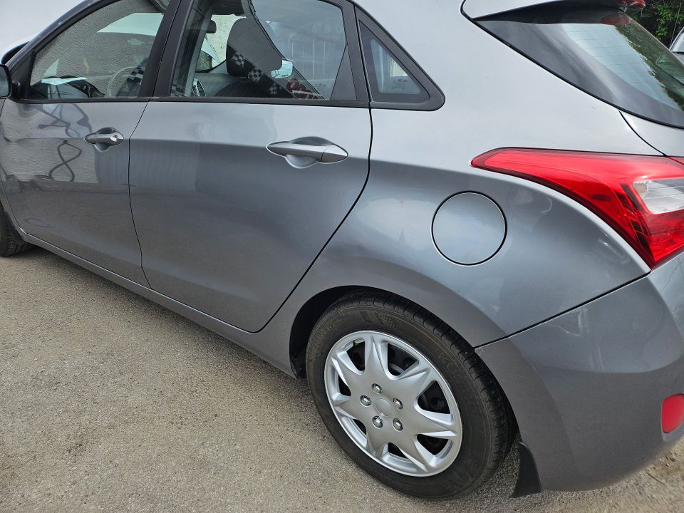 Hyundai Elantra GT 2015 - Image 2