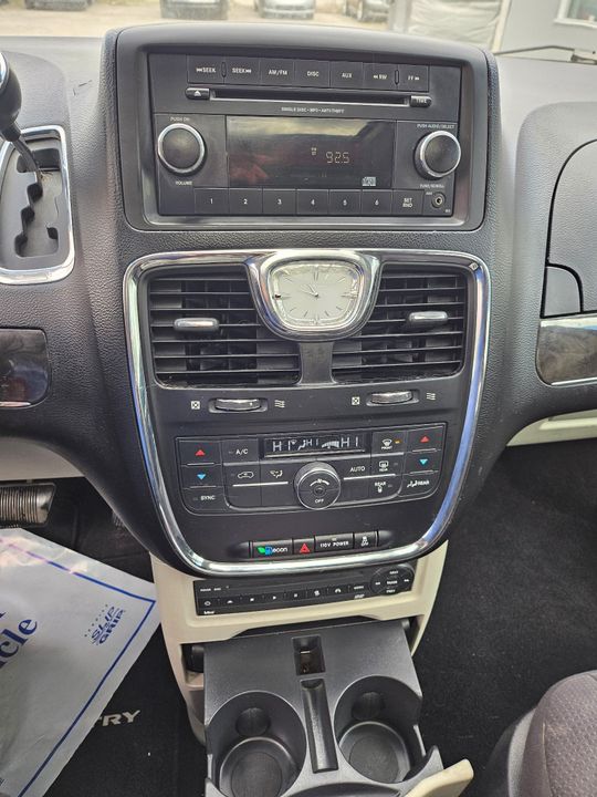 Chrysler Town & Country 2011 - Image 5